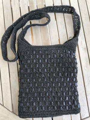 Knitted shoulder bag used, black, yarn