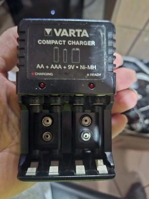 NIMH battery charger used for AA, AAA and 9v