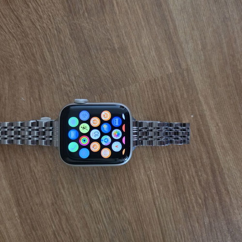 Apple Watch 40mm like new with extra straps and bracelet