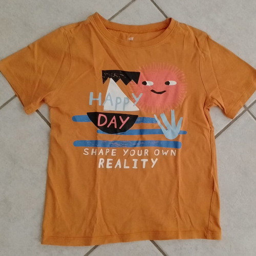 Boys' clothing set used, 2 t-shirts and 2 shorts for 6-8 years