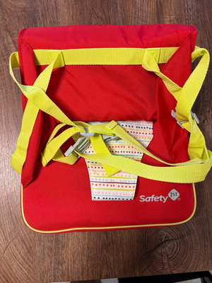 Safety 1st Travel Booster portable booster seat like new, Red Dot