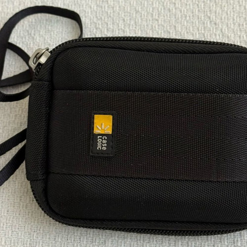 Case Logic QPB-201 compact camera case like new