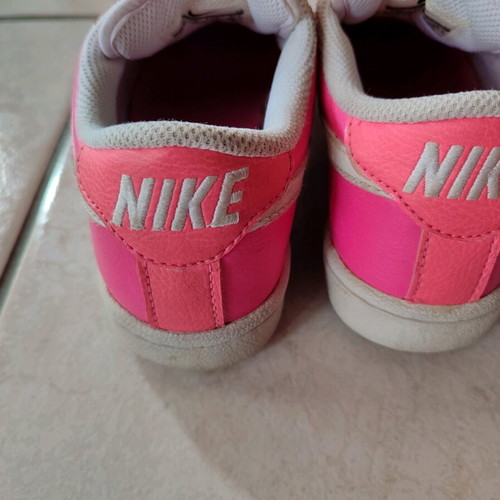 Nike athletic shoes used, size 33, white and pink