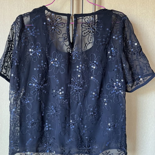 Short-sleeve blouse with transparency and sequins