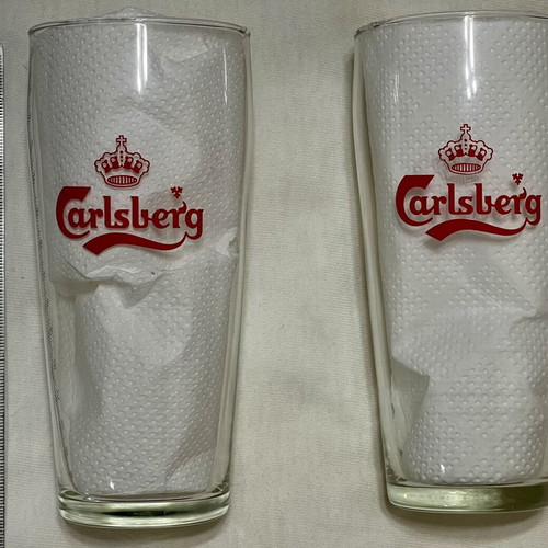 Carlsberg beer glasses set of 2 like new, vintage collectible