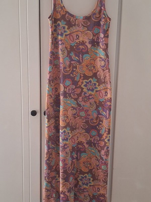 Red Hot Peppers Dress like new, medium size, colorful