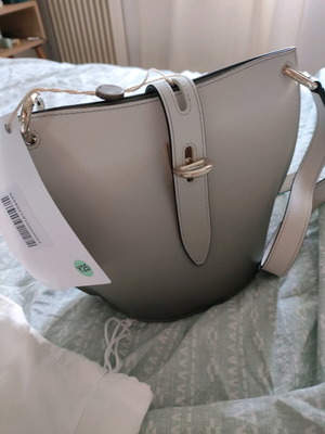 τσάντα FURLA με ταμπελάκι καινούργια