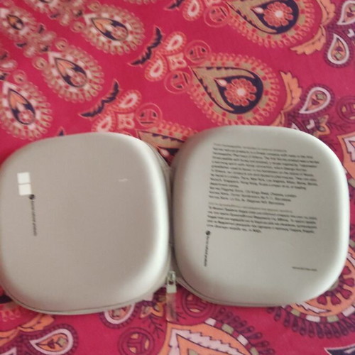 Korres makeup and jewelry hard case like new