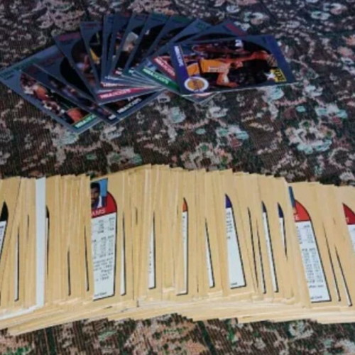 NBA Hoops collector cards like new, set of 188 from 1990