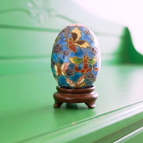 Cloisonne Egg collectible, regular size, enamel and gold