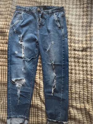 Zara jeans like new with rips, wide legs, size S