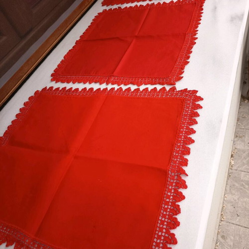 Set of 4 red linen table linens with handmade lace new