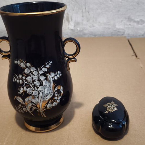 Porcelain gilded set of 2 like new