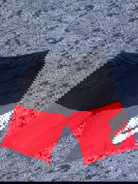 Μαύρη-κόκκινη βερμούδα Nike