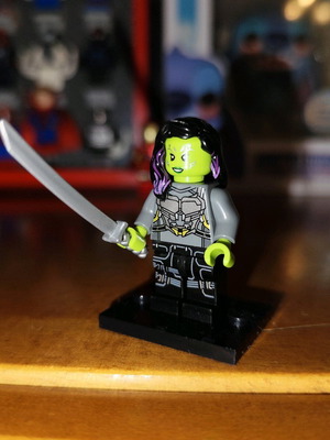 Gamora (Silver Armor) figure like new with base and sword