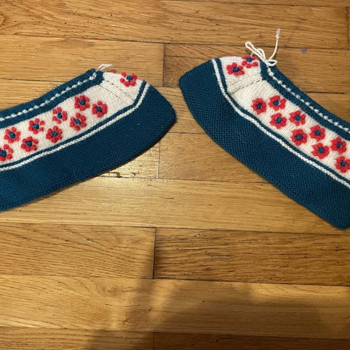 Traditional socks slippers new, one size, multicolor