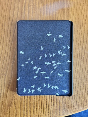 Kindle Paperwhite Cover with Black and White Bird Design