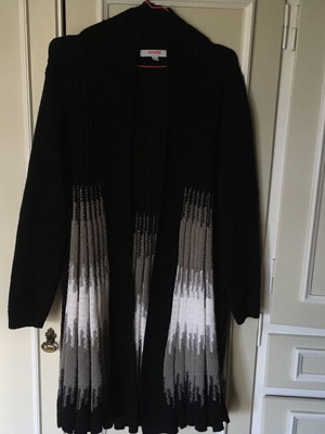 Πλεκτή ζακέτα μακριά μαύρη με γκρι τελείωμα νέα