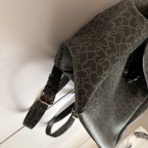 Kem backpack like new, green, spacious design