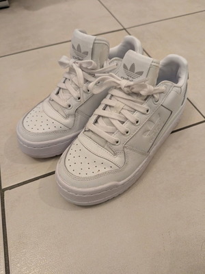 Adidas Forum Low λευκά αθλητικά μεταχειρισμένα, μέγεθος 36