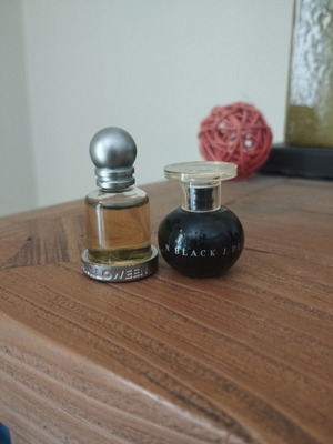 Vintage J.DEL POZO mini perfumes Halloween 5ml and In Black 4ml, like new