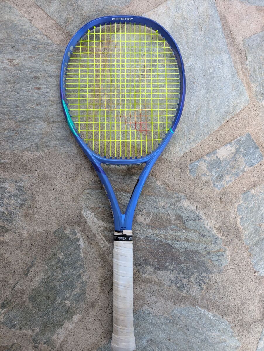 Yonex Ezone 98 Tour tennis racket like… - € 140,00 - Vendora.cy