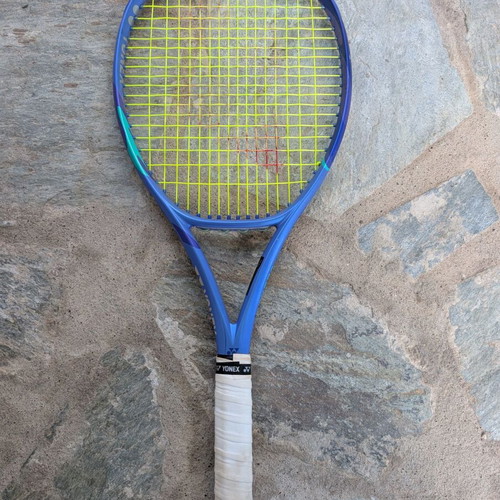 Yonex Ezone 98 Tour tennis racket like new, grip 3