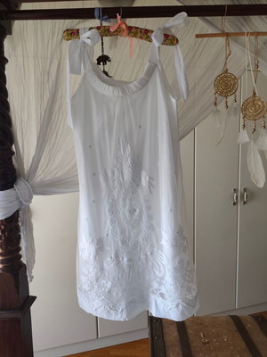 Dress cotton with lace like new, size M, white
