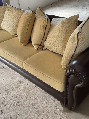 Furniture set like new with corner leather sofa and dining table