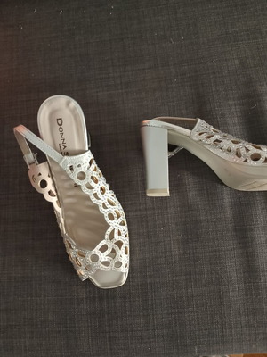 Donna Serena Anatomical Silver Platform Sandals Size 40 Like New