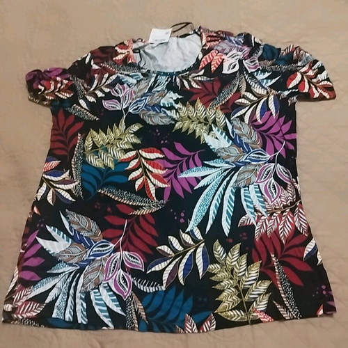 Blouse short sleeve new with leaf pattern, size Medium