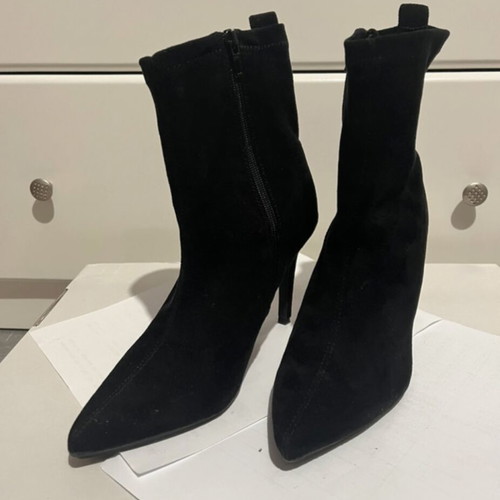 Migato Suede Ankle Boots like new, size 39, black