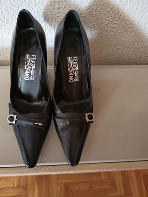 Γόβες Salvatore Ferragamo μεταχειρισμένες, μαύρες, νούμερο 39,5