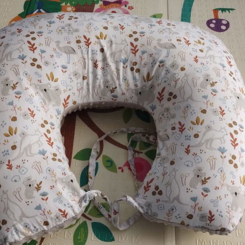 Fluffy Hugs Nursing Pillow like new with extra cover