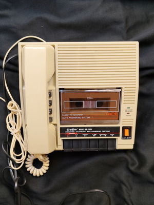 GEBE telephone with automatic answering machine like new