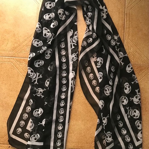 Black scarf with skulls new