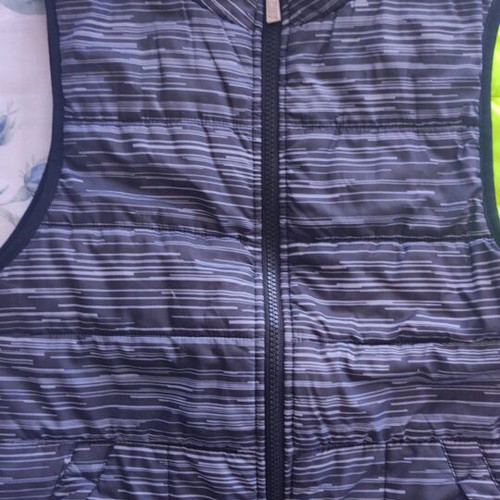 Nike sleeveless jacket like new, size 12-13