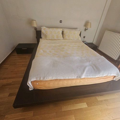Wooden double bed Casa di Patsi used with storage space