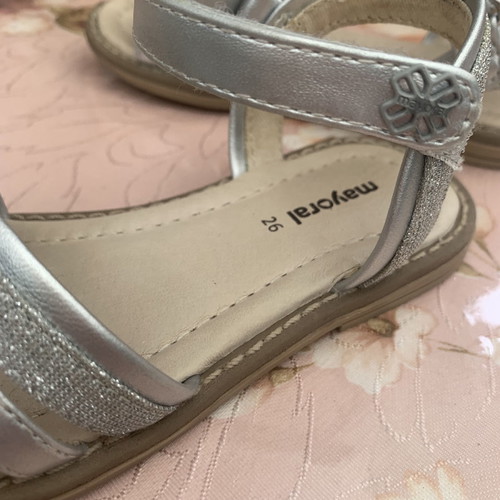 Girls' sandals size 26 silver lightly used