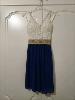 Sleeveless dress like new with white lace bust and blue skirt