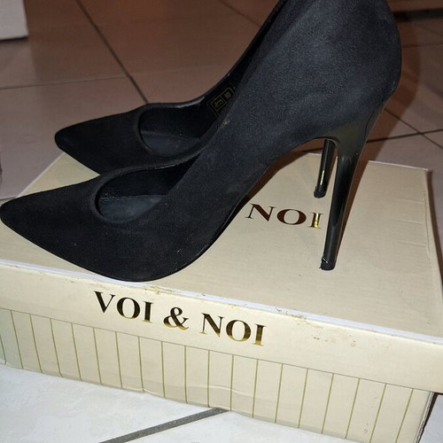 Black pumps used, size 37