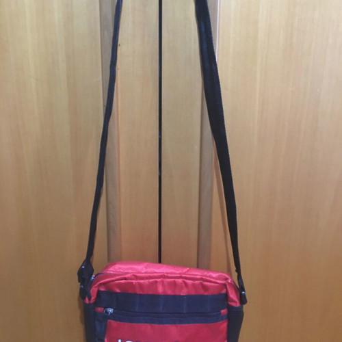 Levi’s vintage shoulder bag like new, black and red