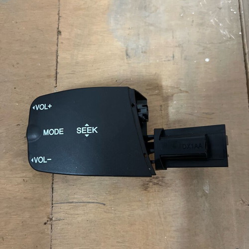 Ford Focus Mk2 Ghia 2007 steering wheel control switch like new