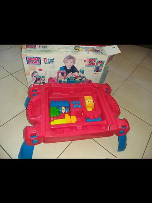 Mega blocks play table like new for children 1 to 5 years old