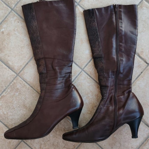 Leather knee-high boots used, brown, size 39, embossed detail