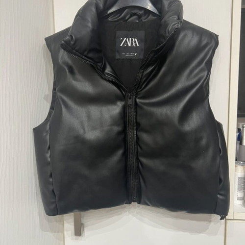 Zara faux leather vest short like new, black