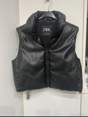 Zara faux leather vest short like new, black