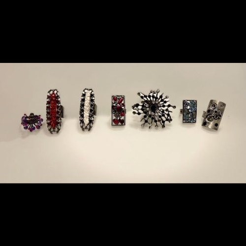 Set of 7 rings used with adjustable clasp