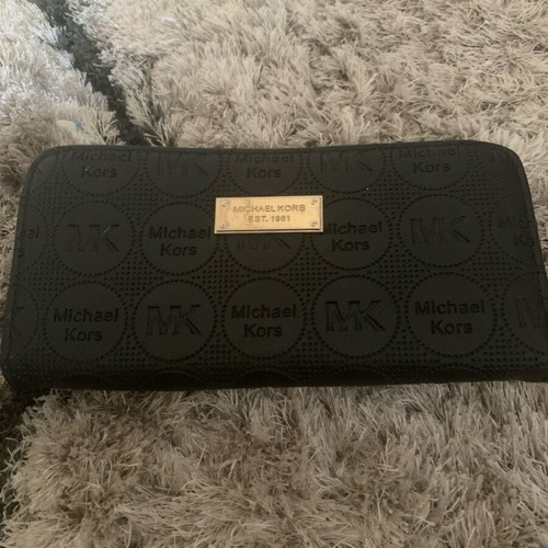 Michael Kors women's wallet black like new with broken zipper