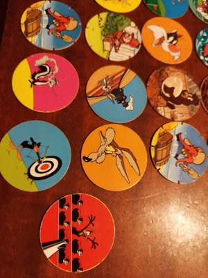 Tasty Tops 23 pieces Chester and Looney Tunes 90s like new